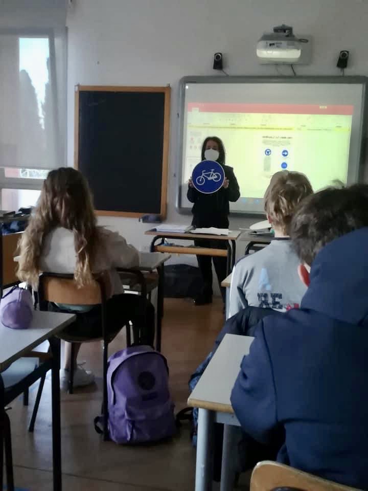 Trevi – La sicurezza stradale entra in classe