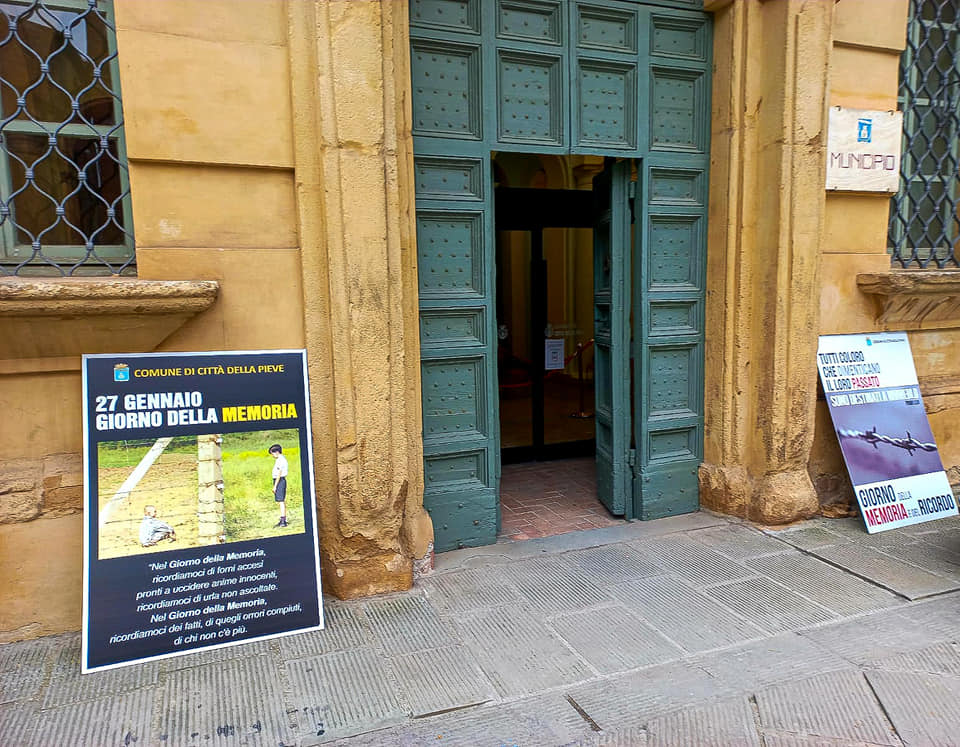 I manifesti esposti dal Comune