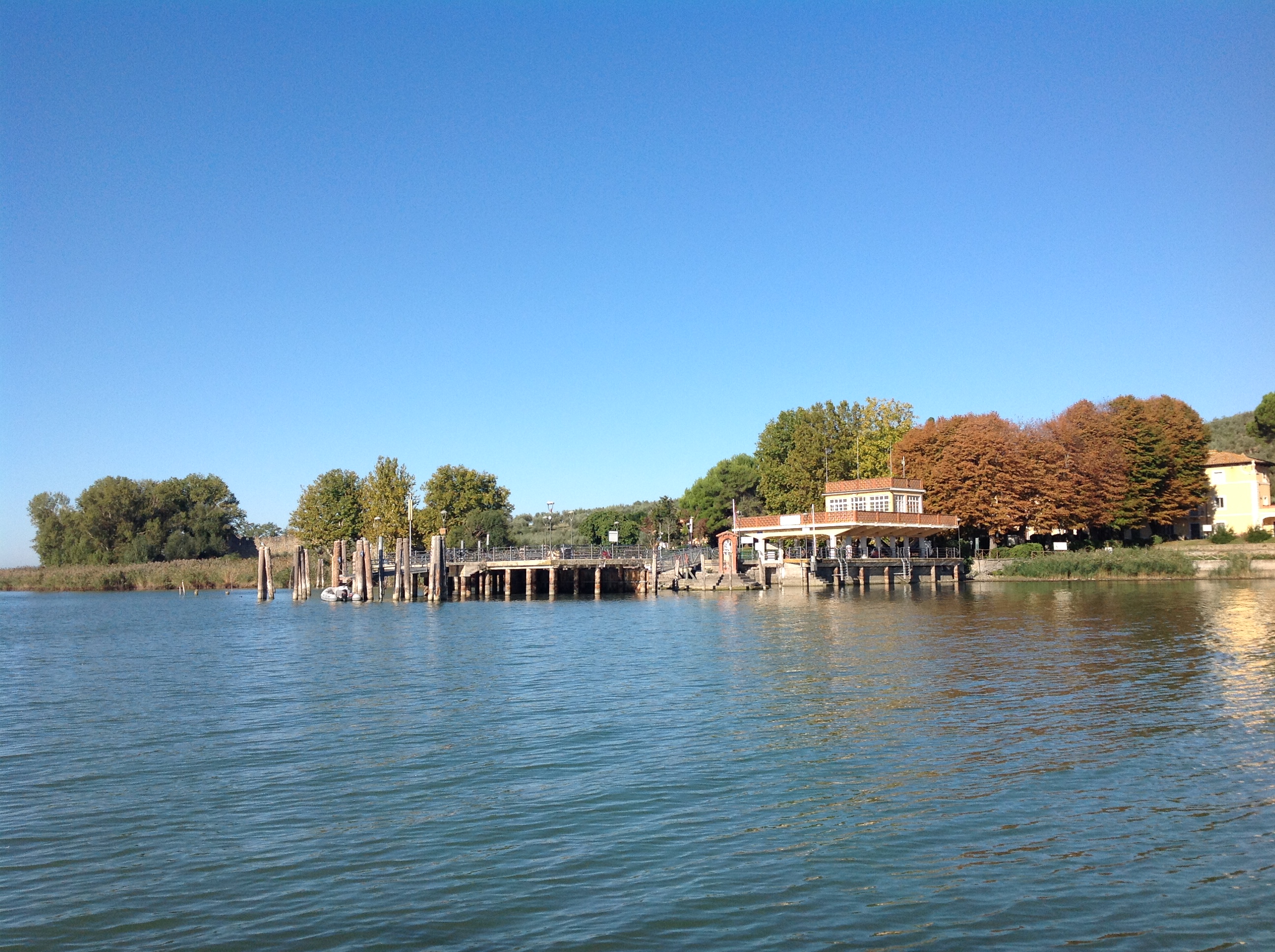 Isola Polvese, Pontile e Porto