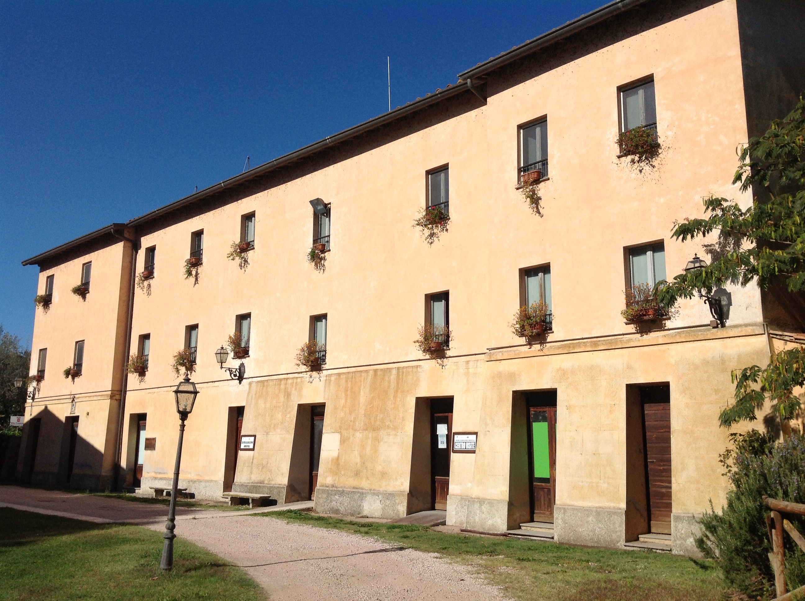 Isola Polvese, Palazzina Uffici