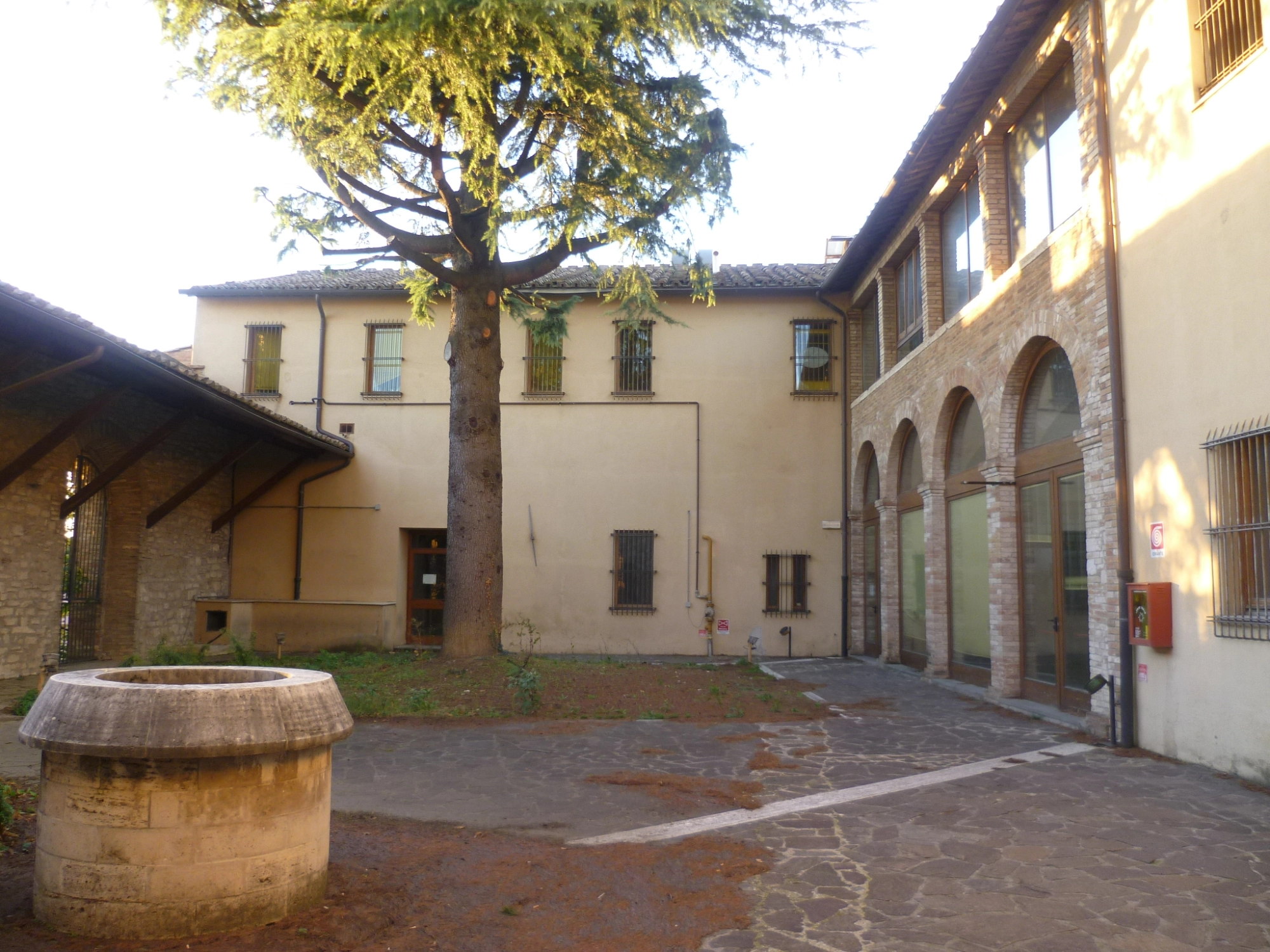 Edificio di Via Tornetta, cortile civico n. 1 