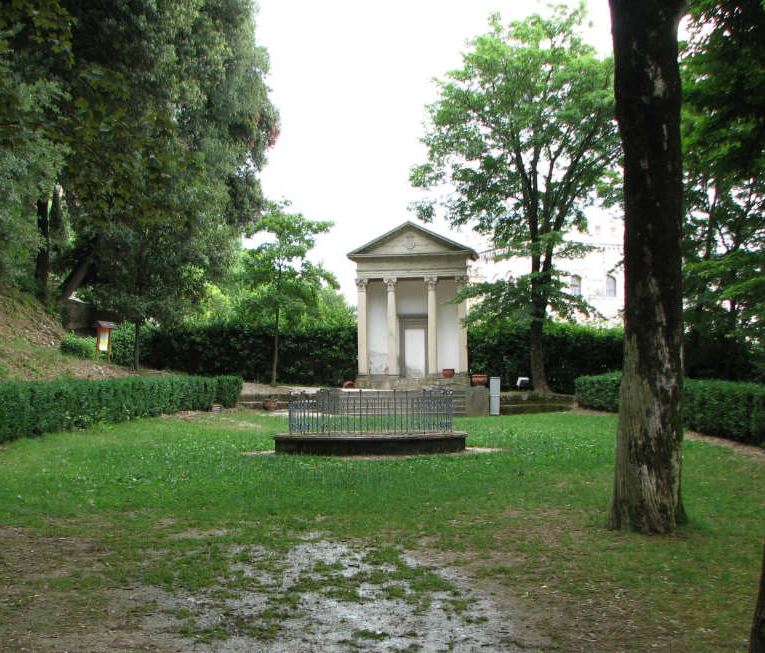 Immagine - Tempietto neoclassico (foto da lontano)