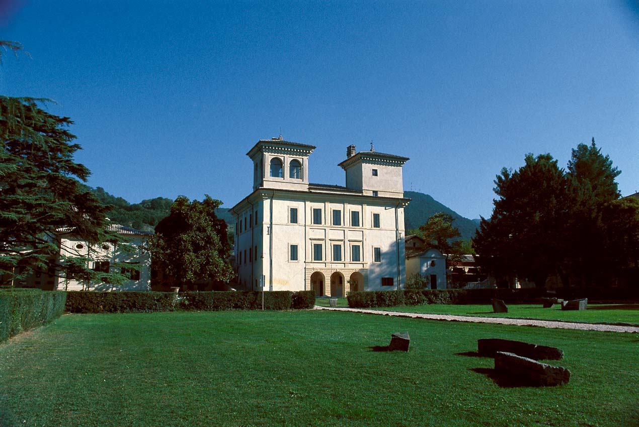 Immagine - Villa Redenta (vista dal giardino)