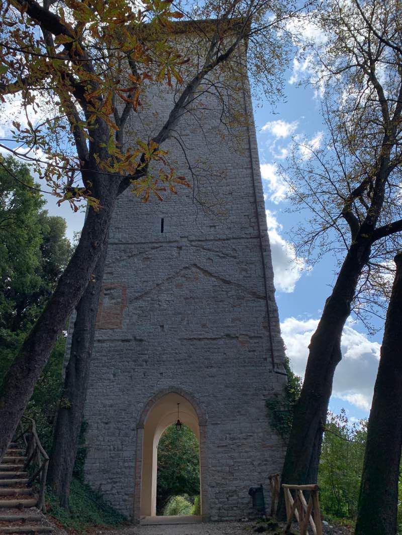 Immagine - La Torre medioevale, reperto del Convento di San Luca (vista arco)