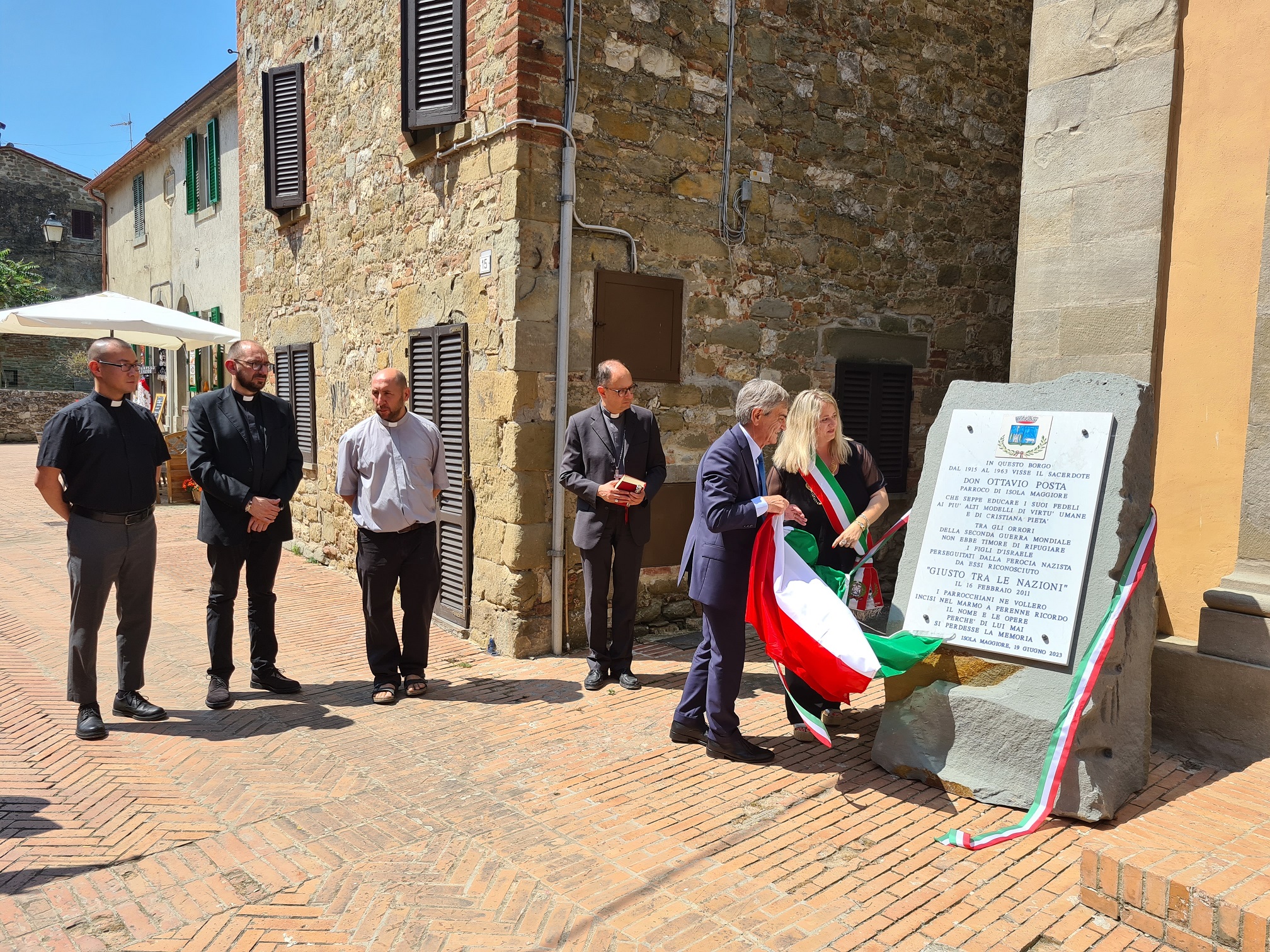 L'inaugurazione del monumento