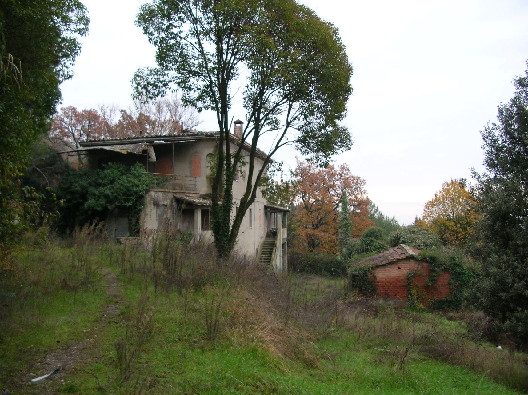Casa colonica inagibile