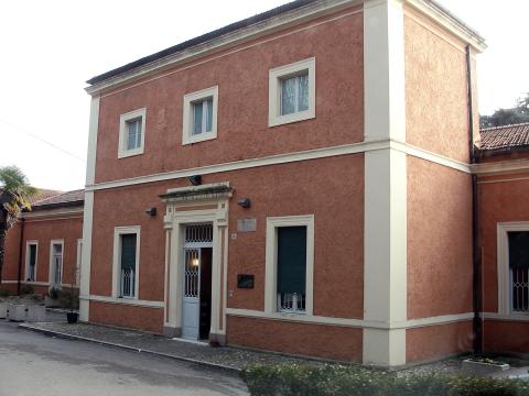 Immagine - L'ex padiglione Zurli (1904-1911), attuale sede di un ufficio ASL di Perugia