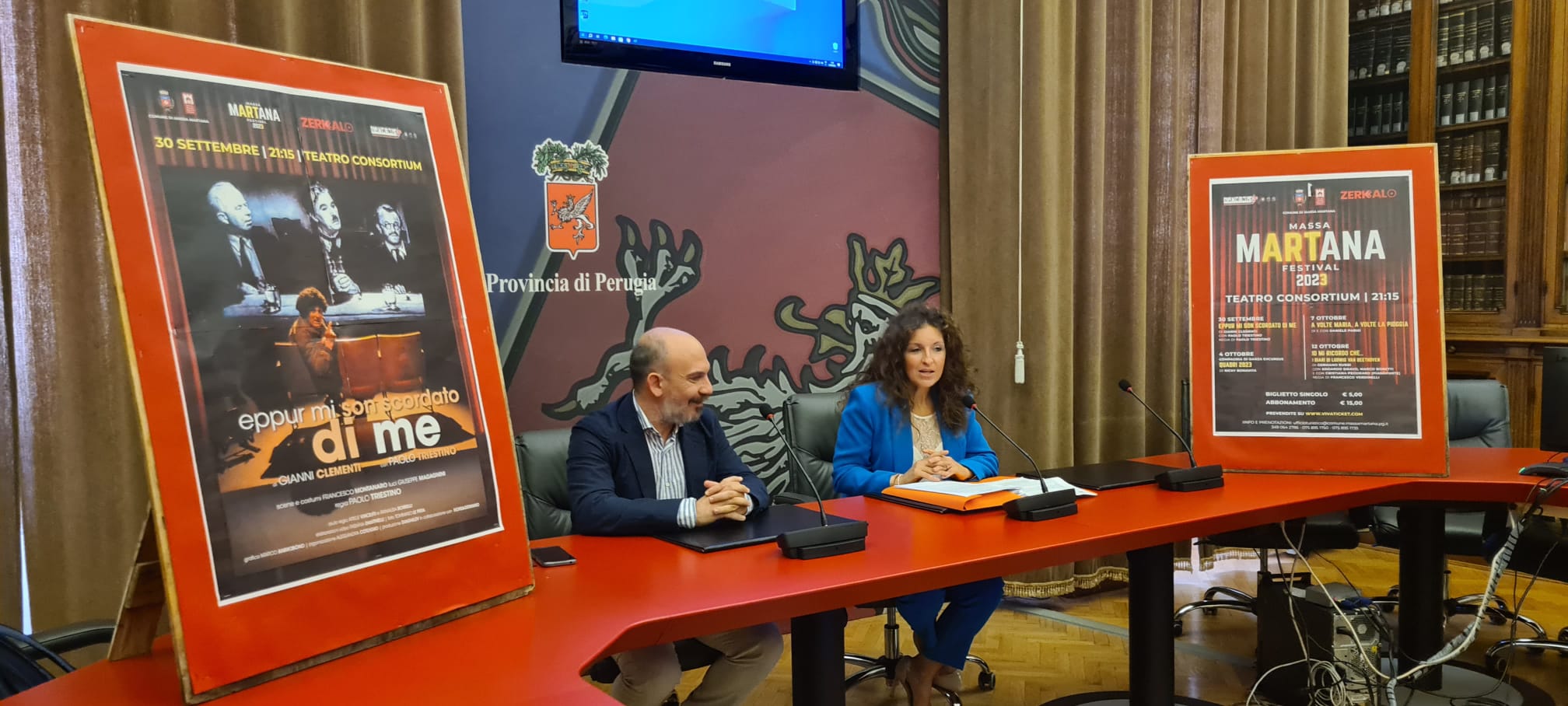 L'assessore alla cultura Chiara Titani e Alessandro Machia dell’associazione Culturale Zerkalo