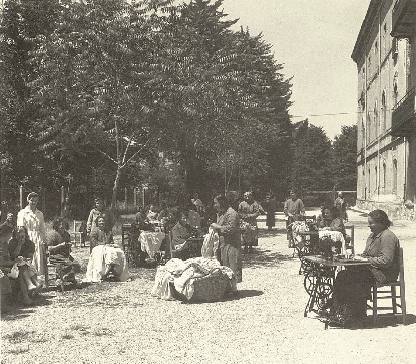 Padiglione Bonucci, ricoverate al lavoro, 1950 ca. 
