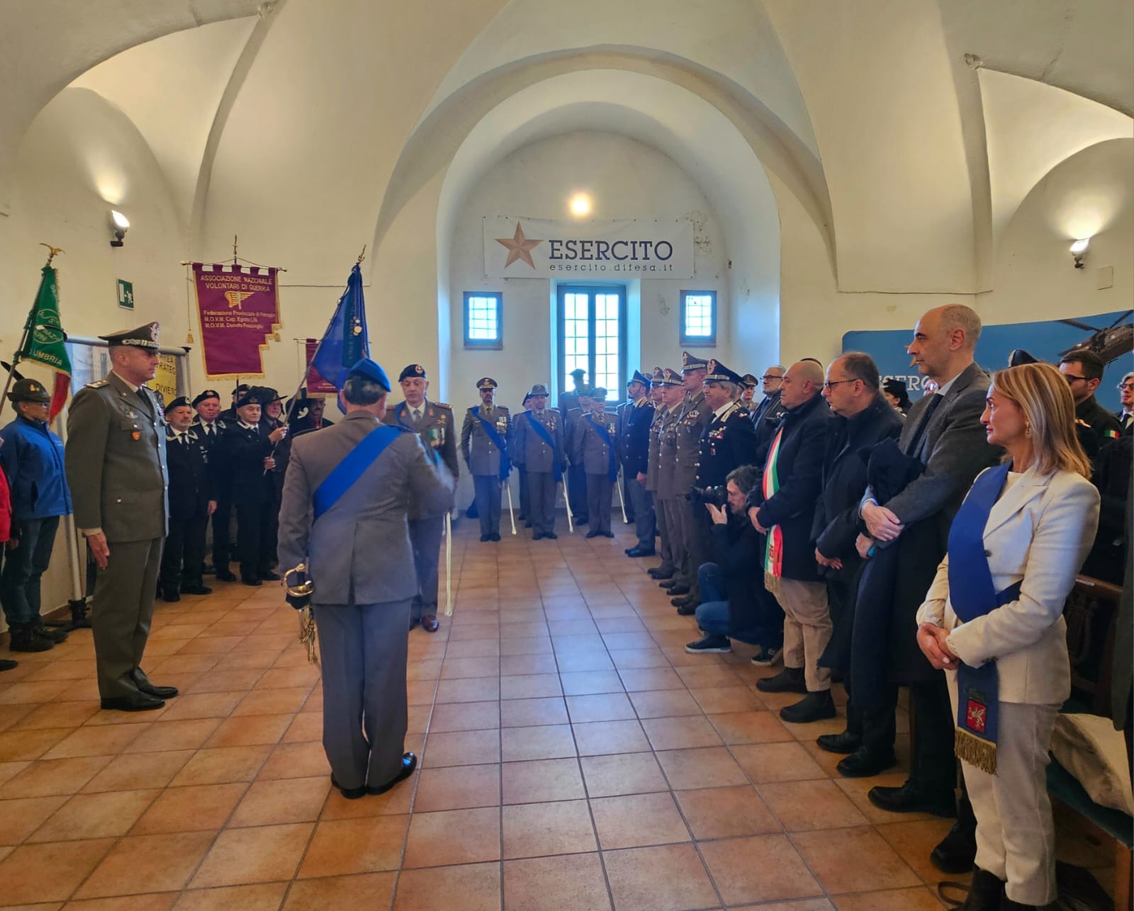 immagine della cerimonia di cambio del Comandante del Comando Militare Esercito (CME) Umbria