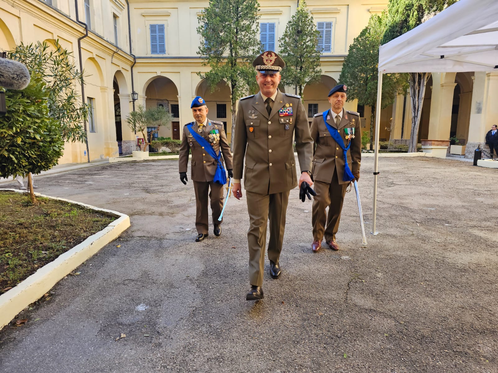immagine della cerimonia di cambio del Comandante del Comando Militare Esercito (CME) Umbria