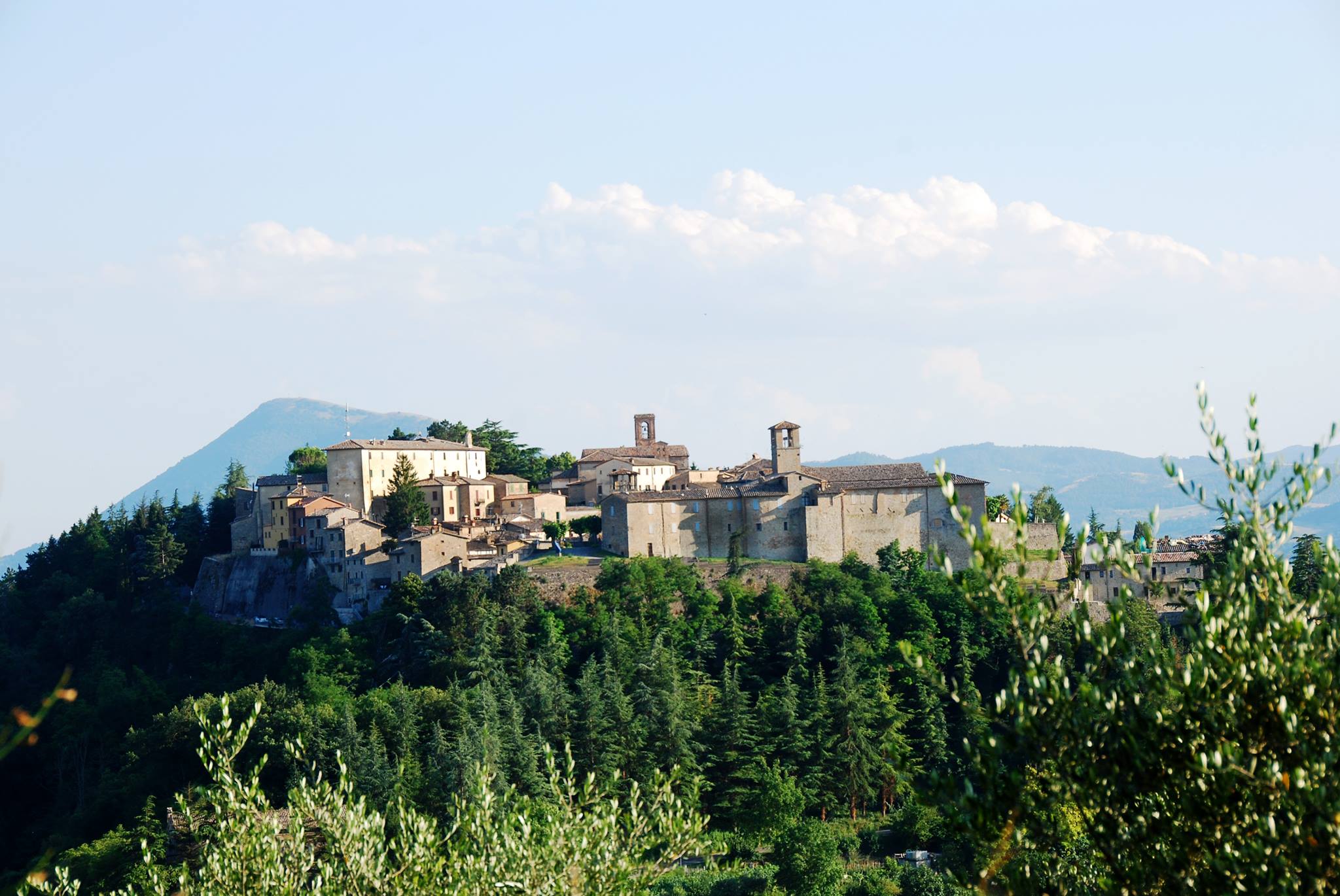 immagine del borgo di Montone