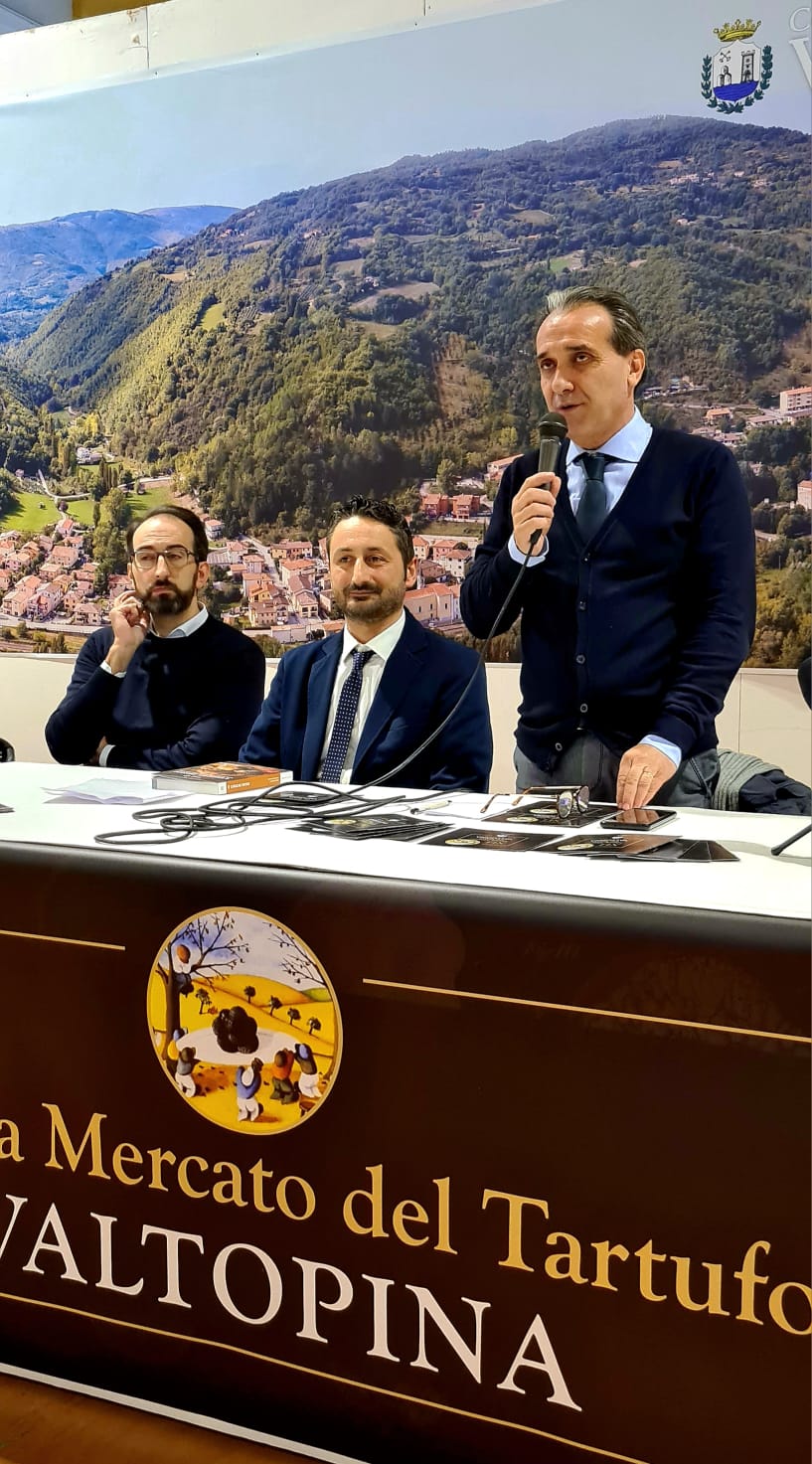 Valtopina_41 mostra mercato tartufo_Taglio nastro