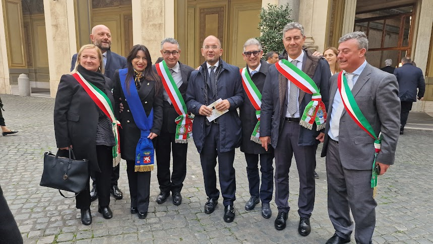 La presidente Stefania Proietti con gli amministratori umbri