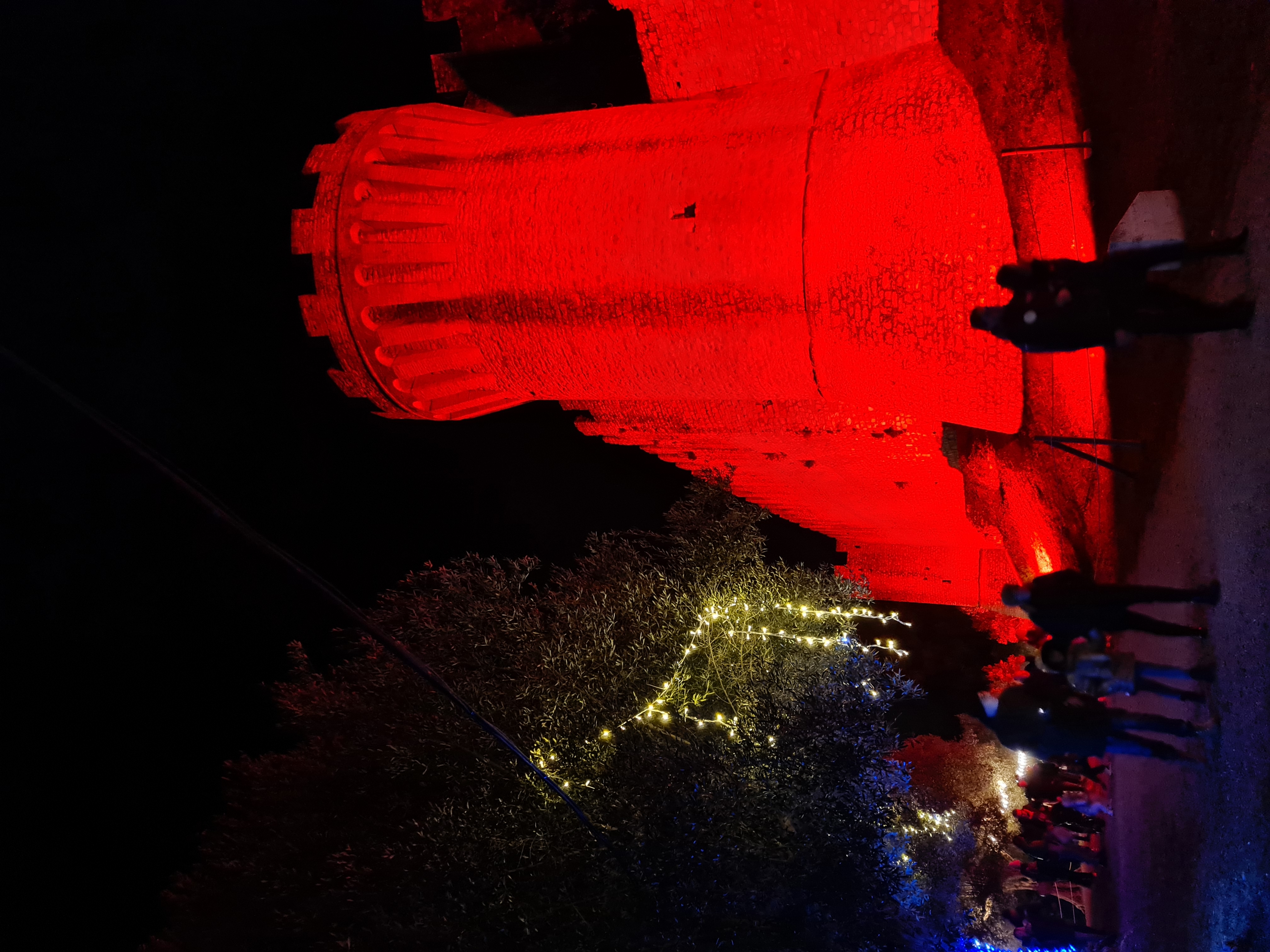 La Rocca medievale illuminata