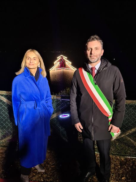 La consigliera Erika Borghesi con il sindaco Matteo Burico