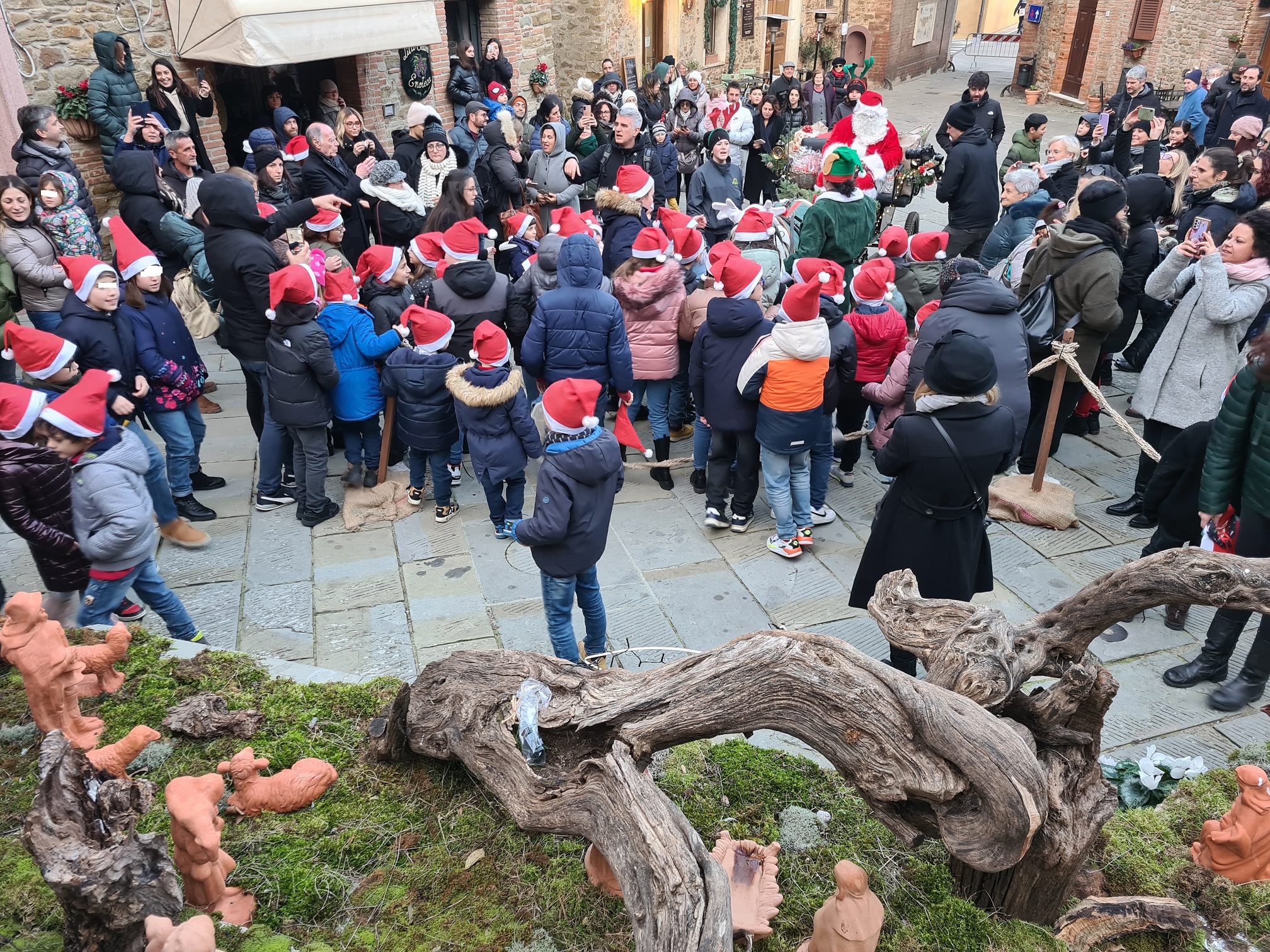 L'arrivo di Babbo Natale in piazza