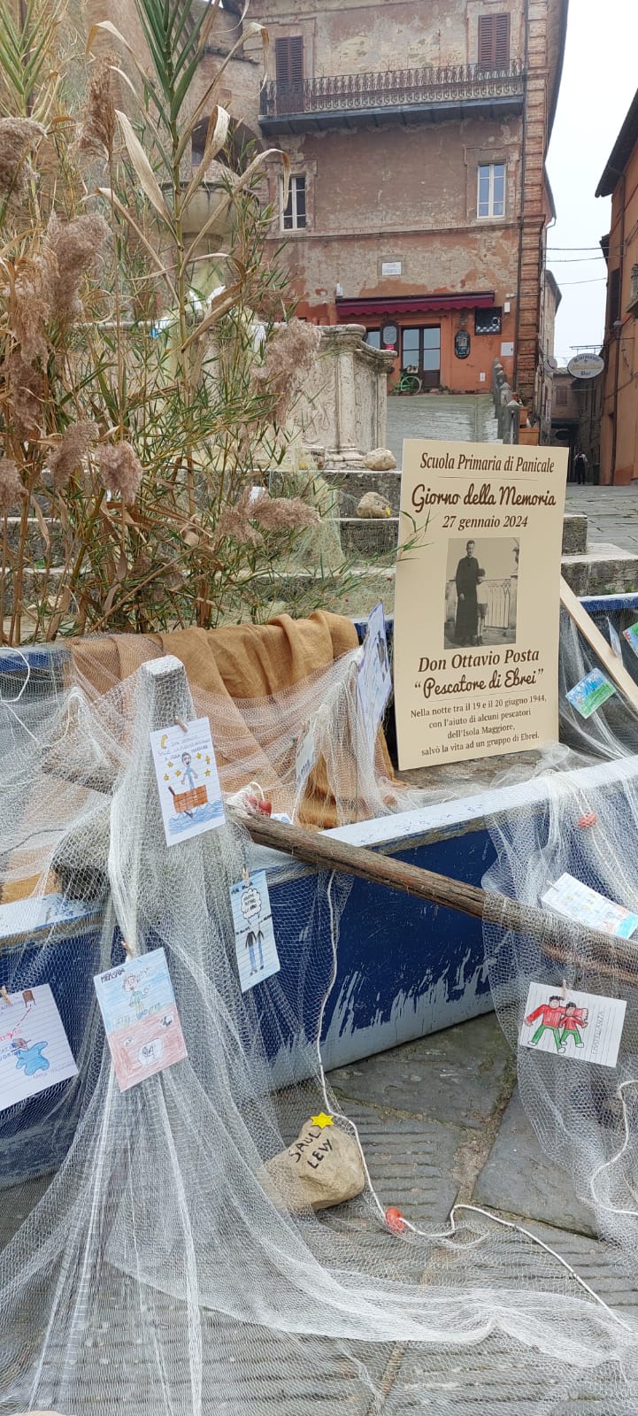 L'installazione in ricordo di don Ottavio Posta a Panicale