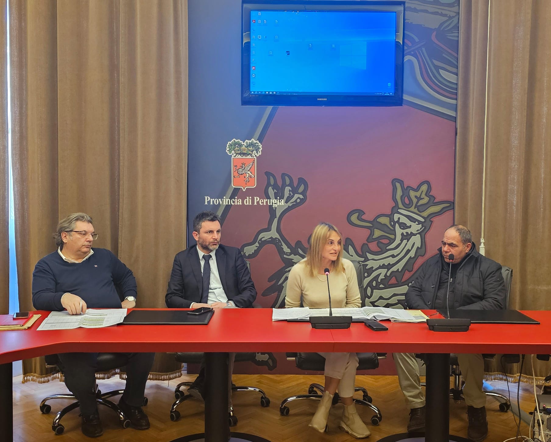 Da sinistra il dirigente Stefano Torrini, il sindaco Matteo Burico, la consigliera delegata Erika Borghesi e l'assessore Marino Mencarelli