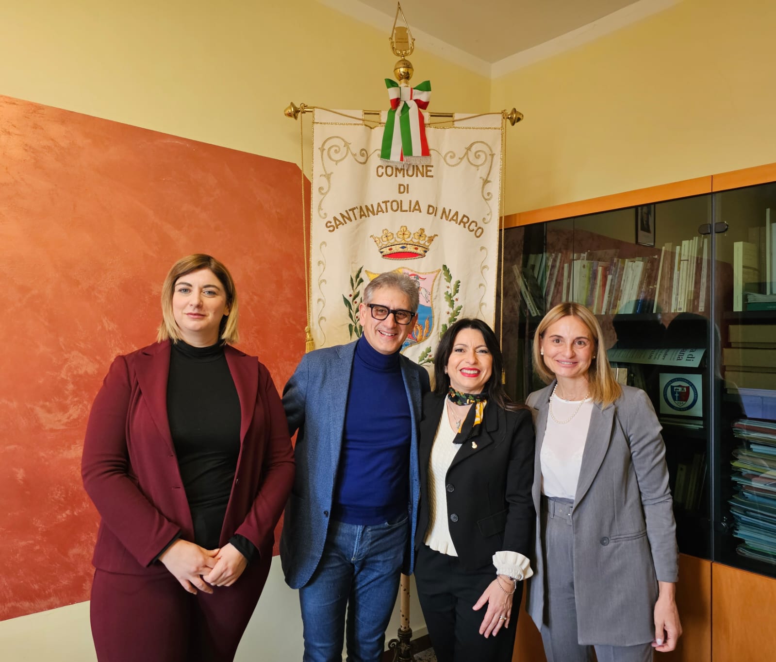 Immagine della visita della presidente Proietti e delle consigliere Borghesi e Michelini al sindaco del Comune di Sant'Anatolia di Narco