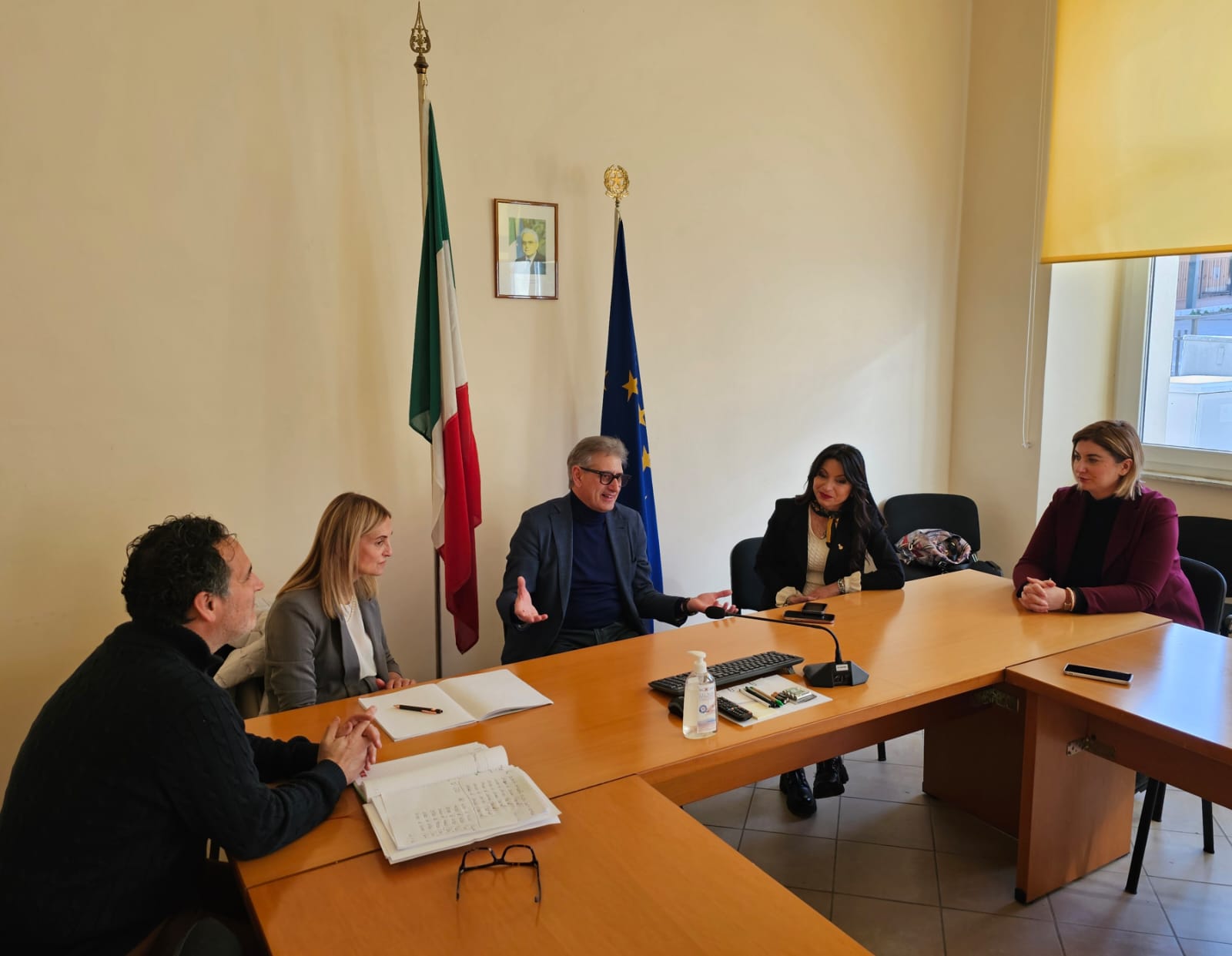 Immagine della visita della presidente Proietti e delle consigliere Borghesi e Michelini al sindaco del Comune di Sant'Anatolia di Narco
