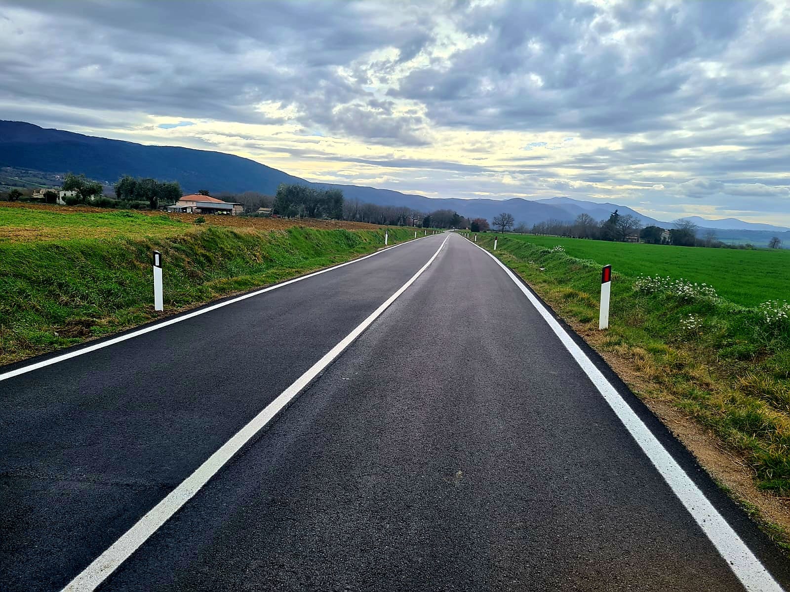 immagine della Sp 414 di Collevalenza dopo i lavori