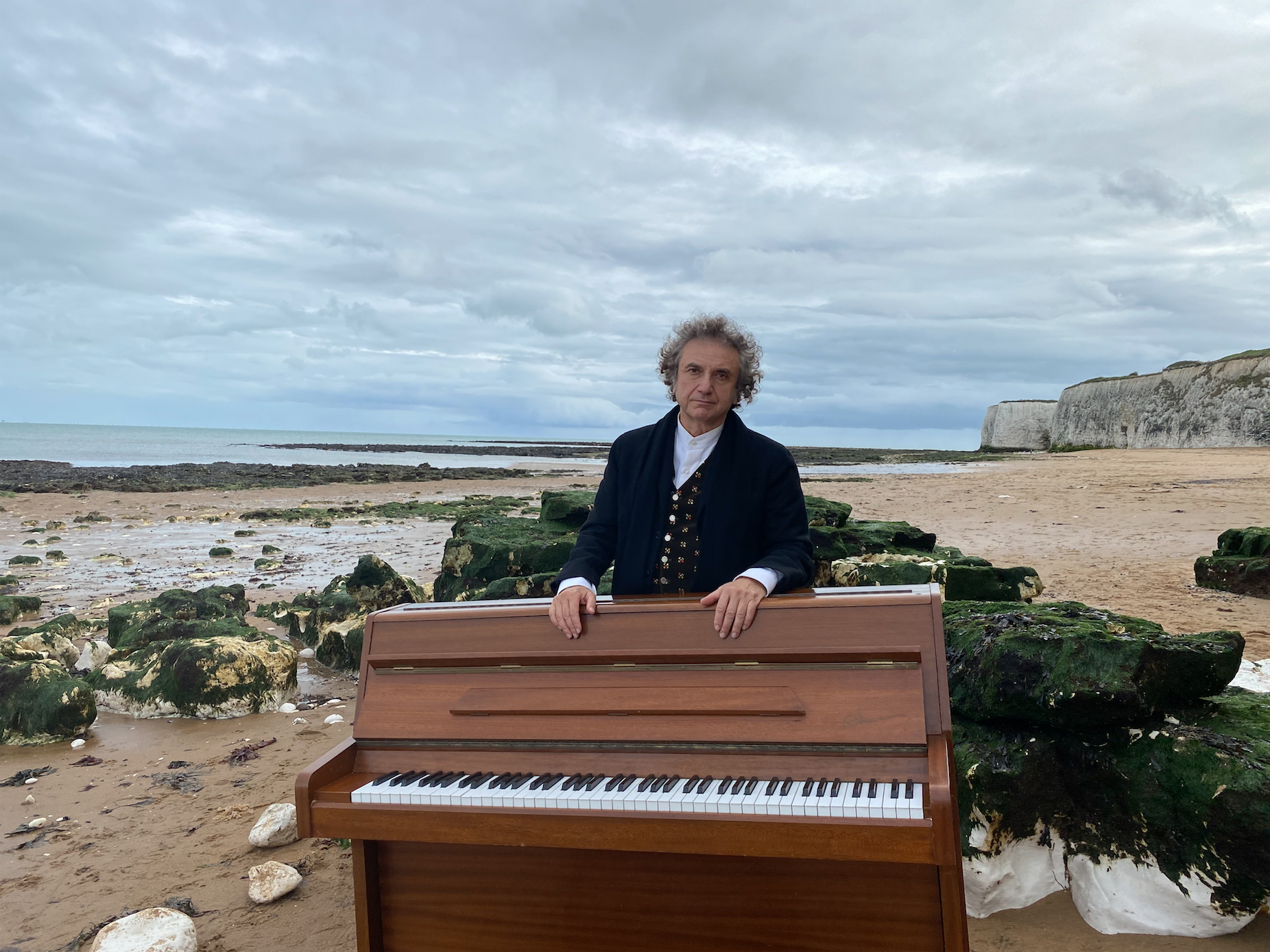 Immagine del pianista Roberto Cacciapaglia