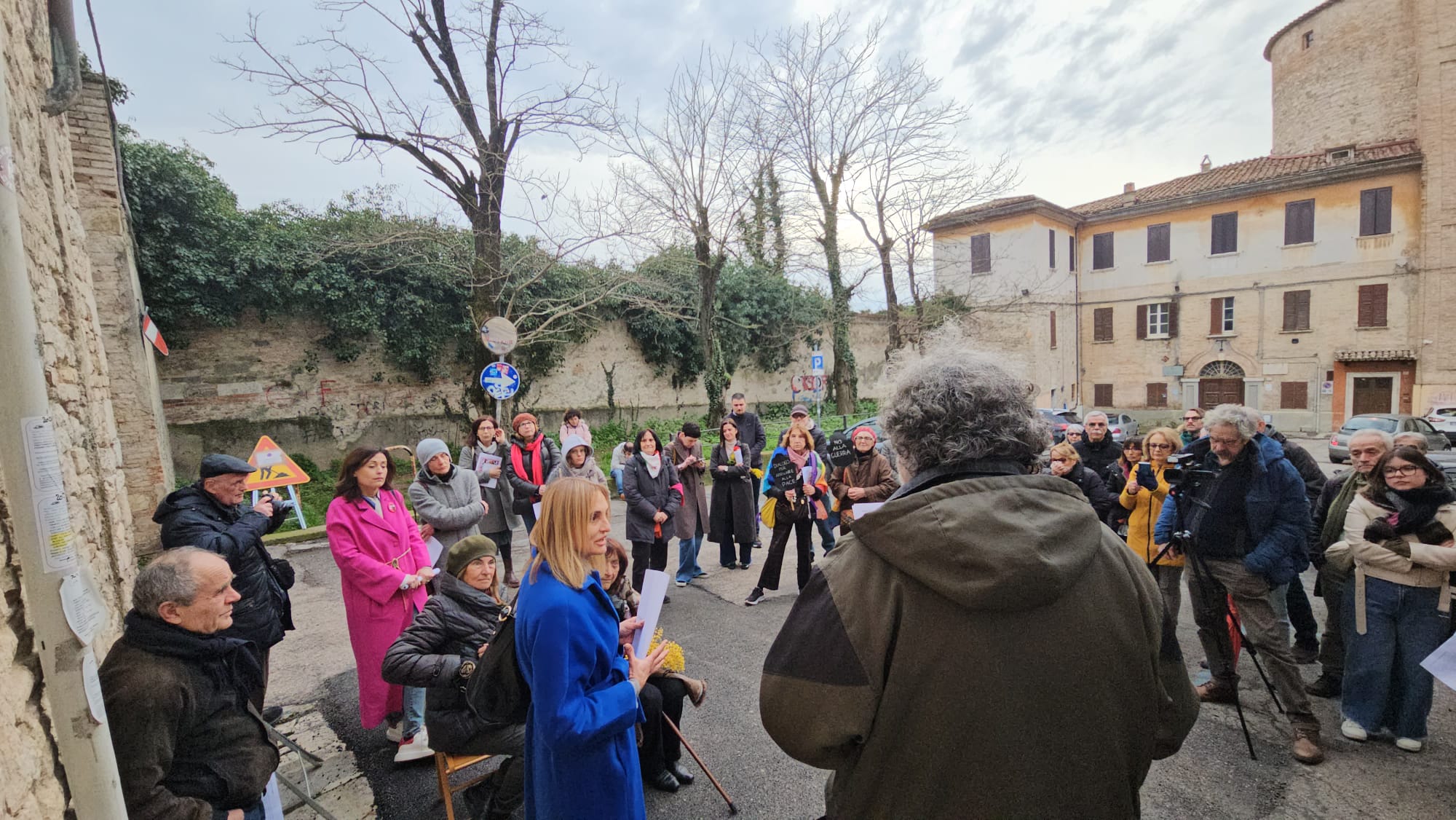 Immagine della cerimonia in ricordo delle donne antifasciste detenute nel carcere femminile di Perugia