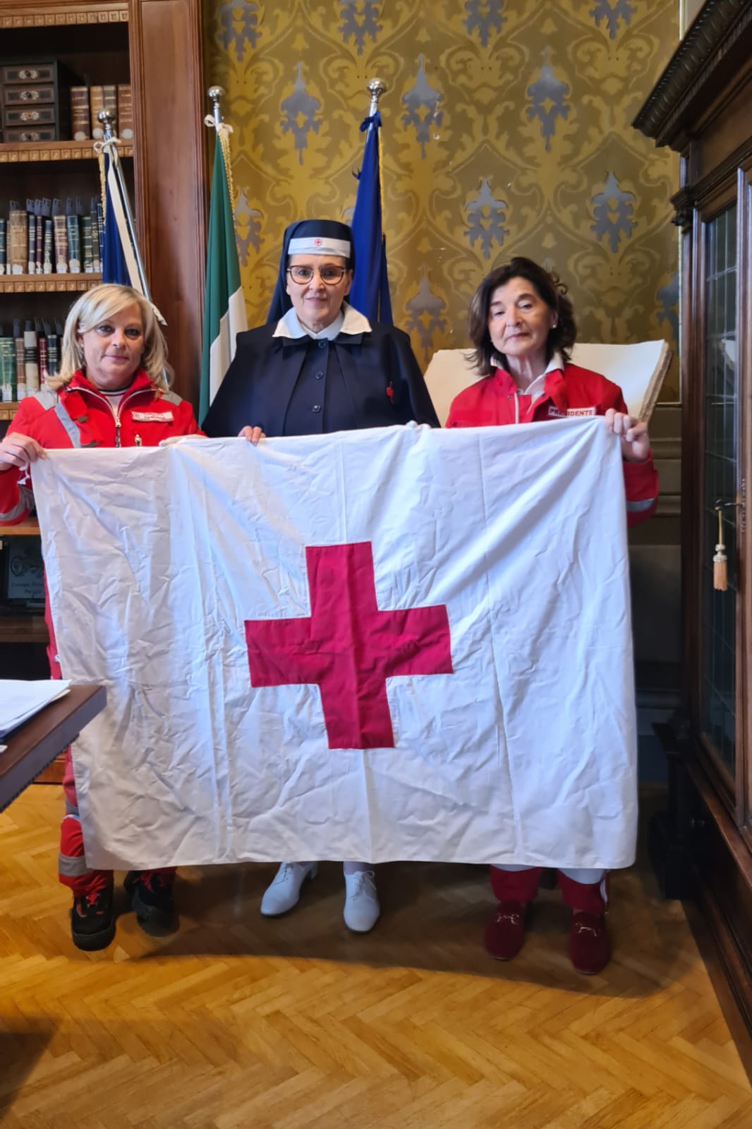 Foto bandiera Croce Rossa Italiana