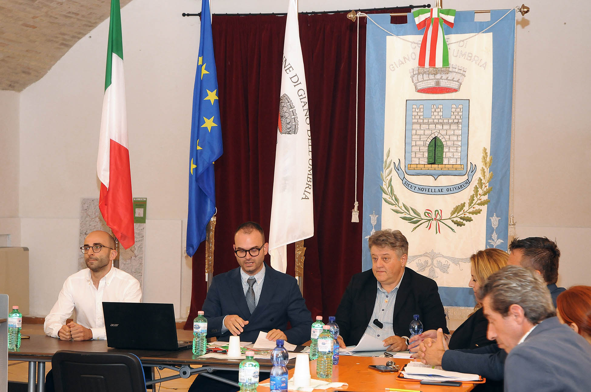 La prima seduta del Consiglio