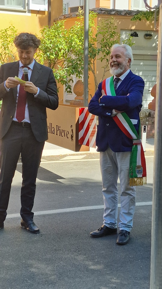 Il sindaco Risini con il progettista