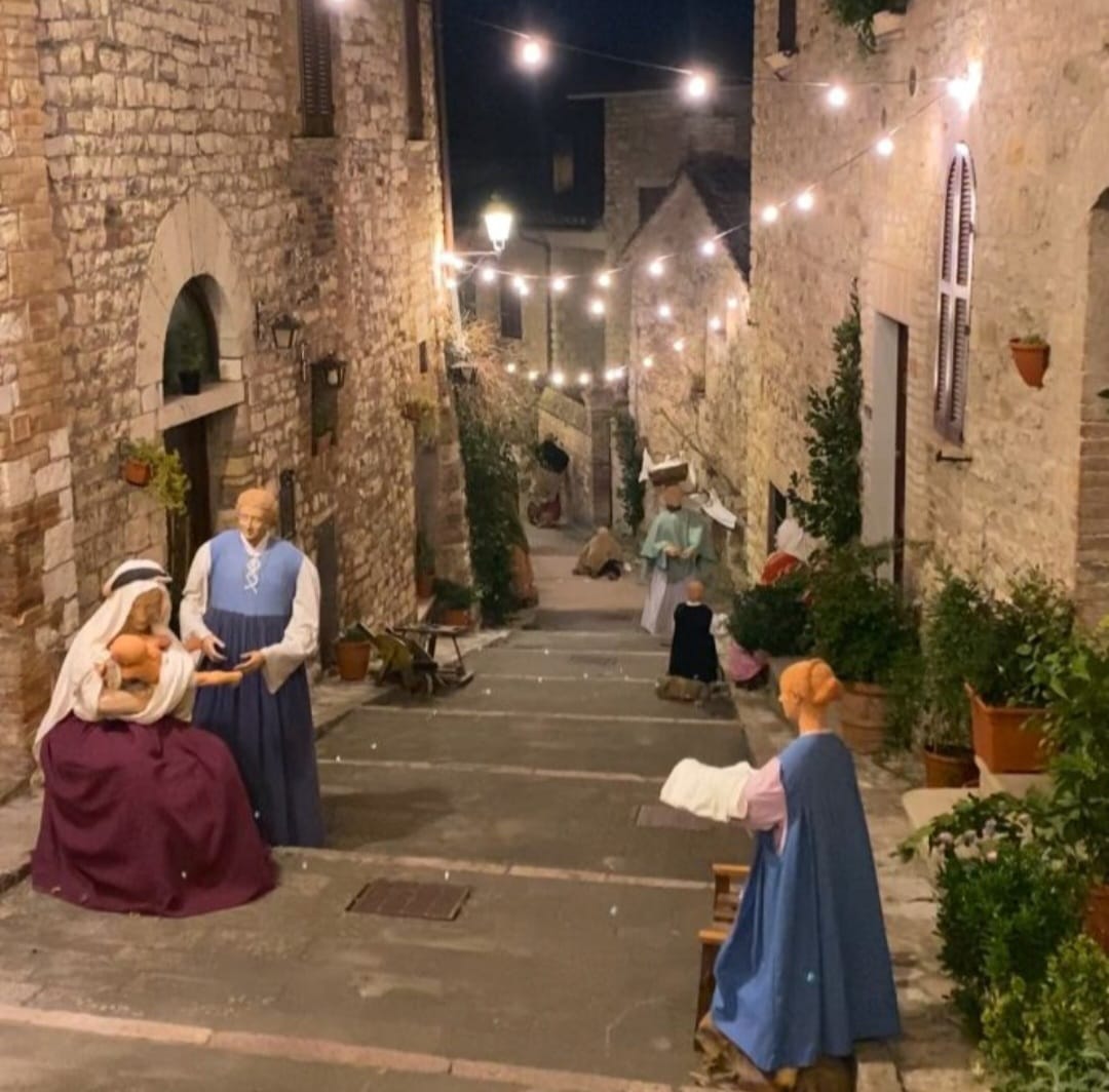Il presepe lungo i vicoli del borgo