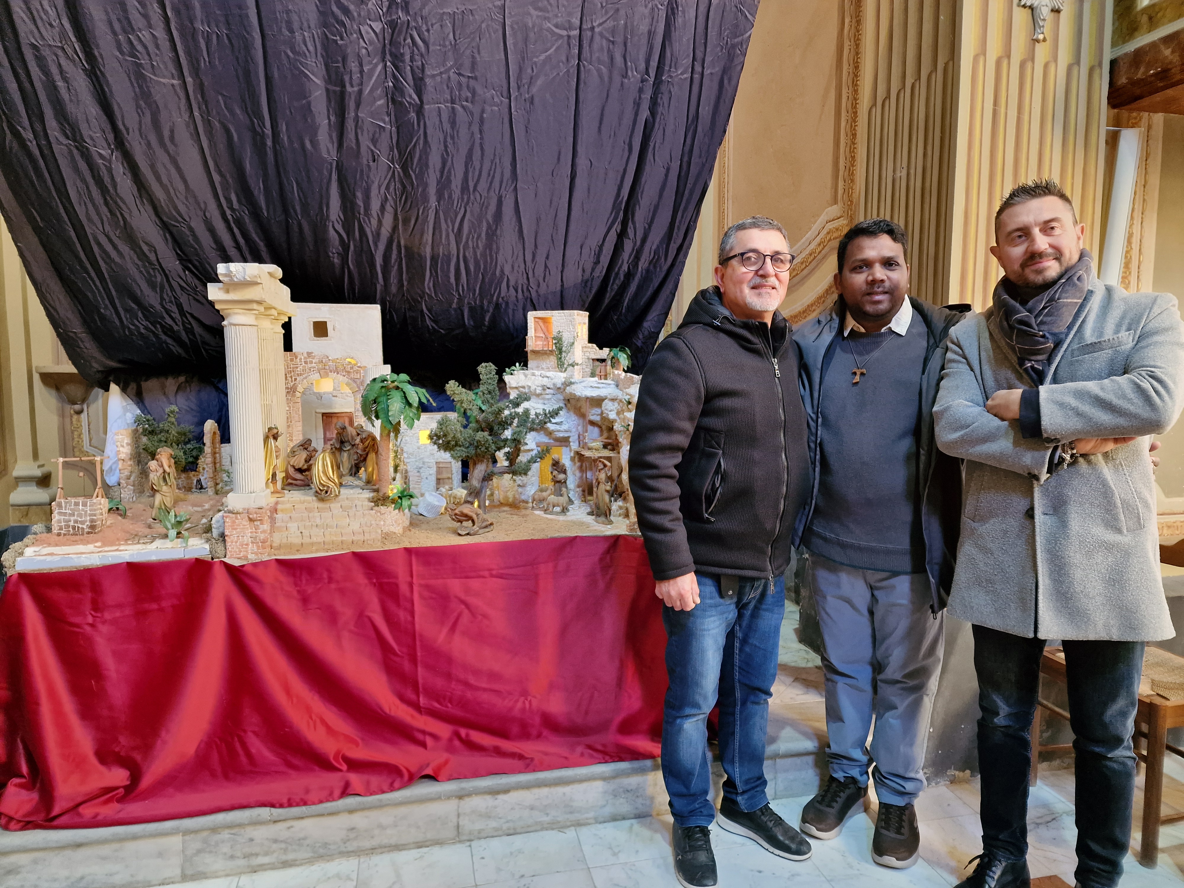 L'inaugurazione del presepe in Chiesa