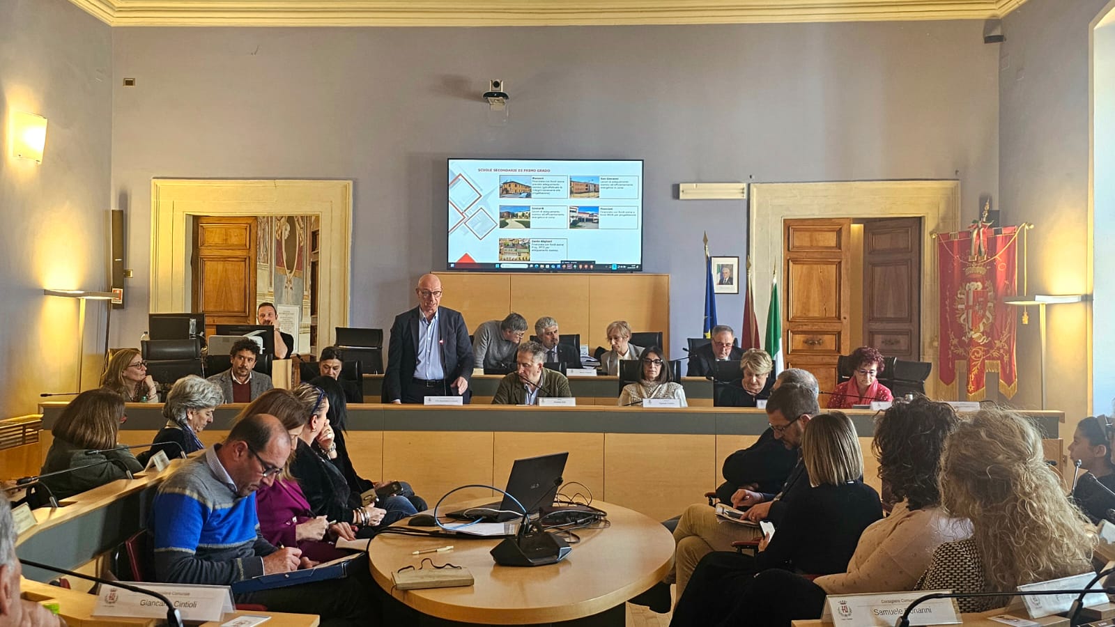 Spoleto – Le scuole al centro del Consiglio comunale aperto: confronto su interventi, fondi e prospettive