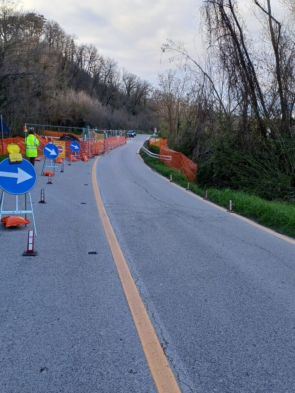 Il cantiere lungo la Sp 105 di Trestina