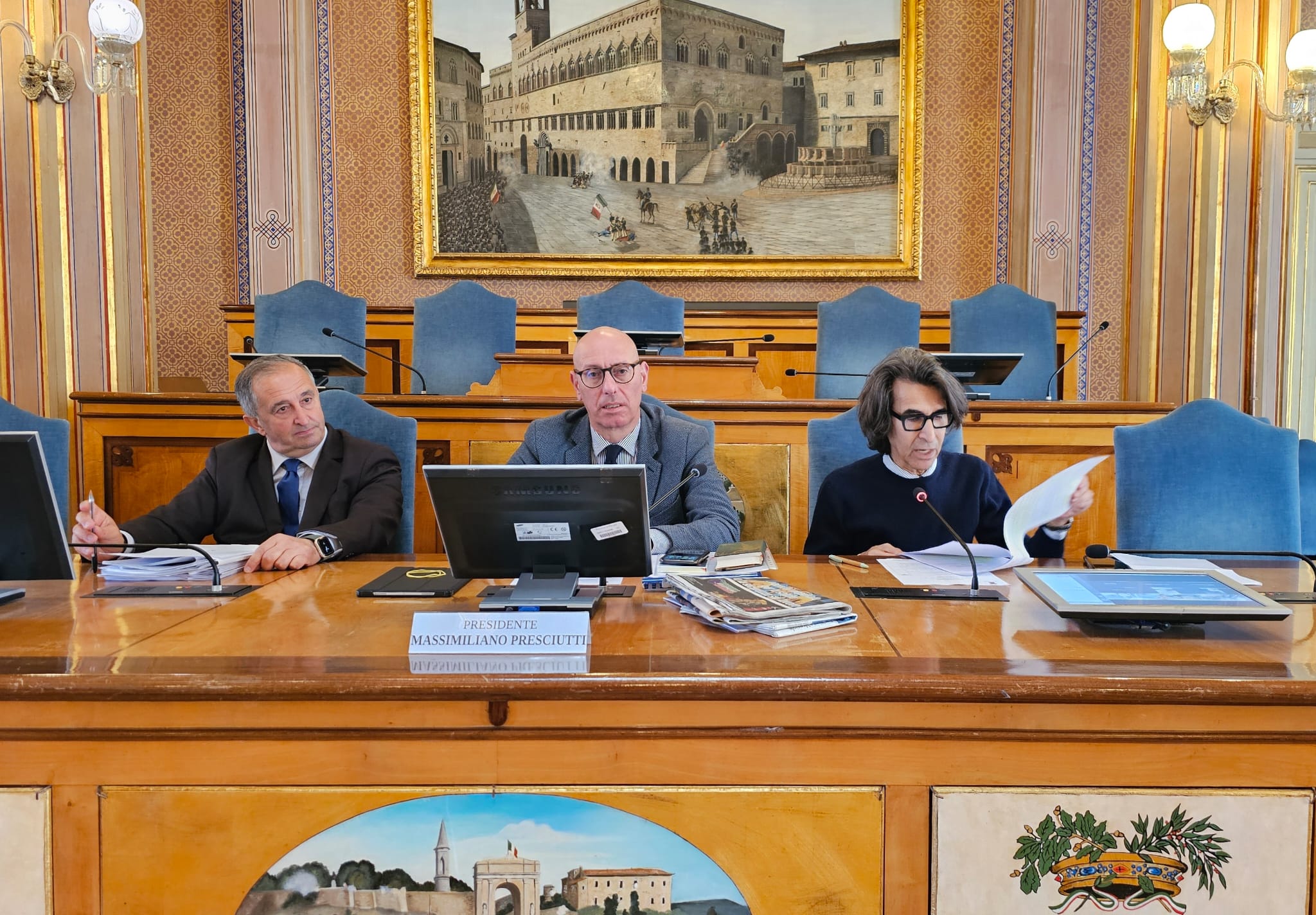 Seduta del Consiglio provinciale di Perugia, nell'immagine il Segretario Francesco Grilli, il Presidente Massimiliano Presciutti e il dirigente del Servizio Gestione del Personale Danilo Montagano