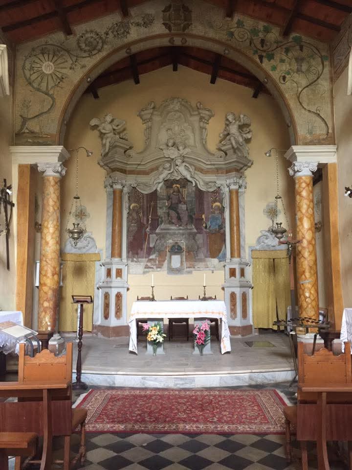 L'interno della Chiesa di Ceraseto