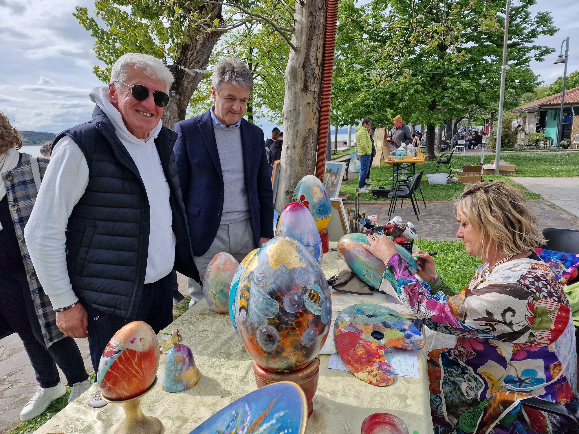Un successo l”Uovo d’artista” in versione lacustre