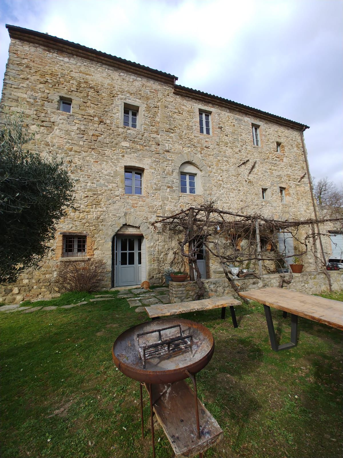 Immagine del Castello del Cardaneto a Montone