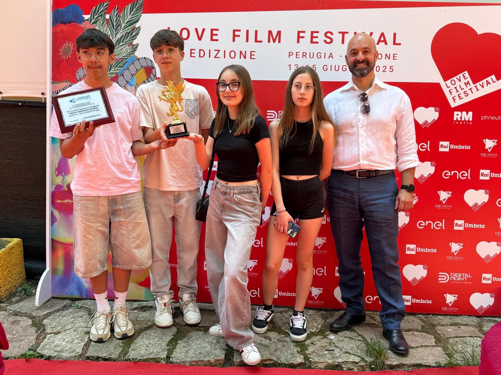 immagine della premiazione degli studenti della scuola 