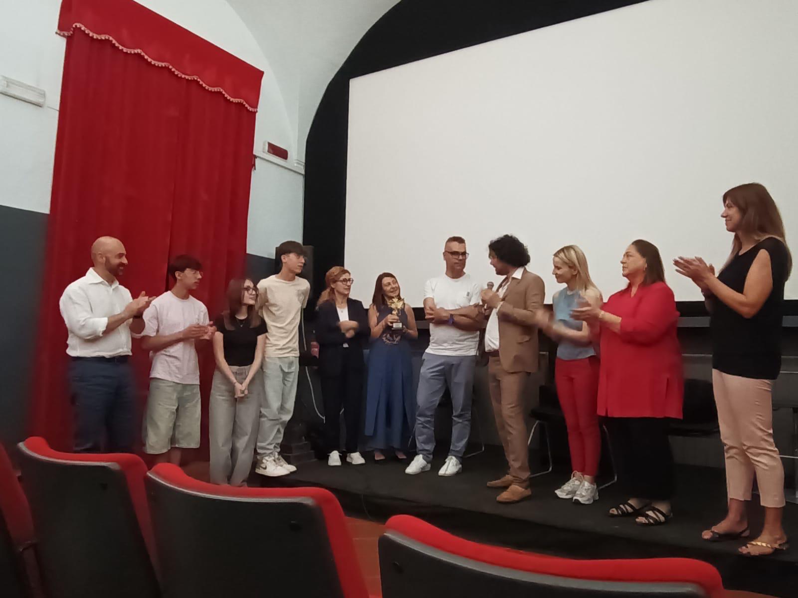 immagine della premiazione degli studenti della scuola 