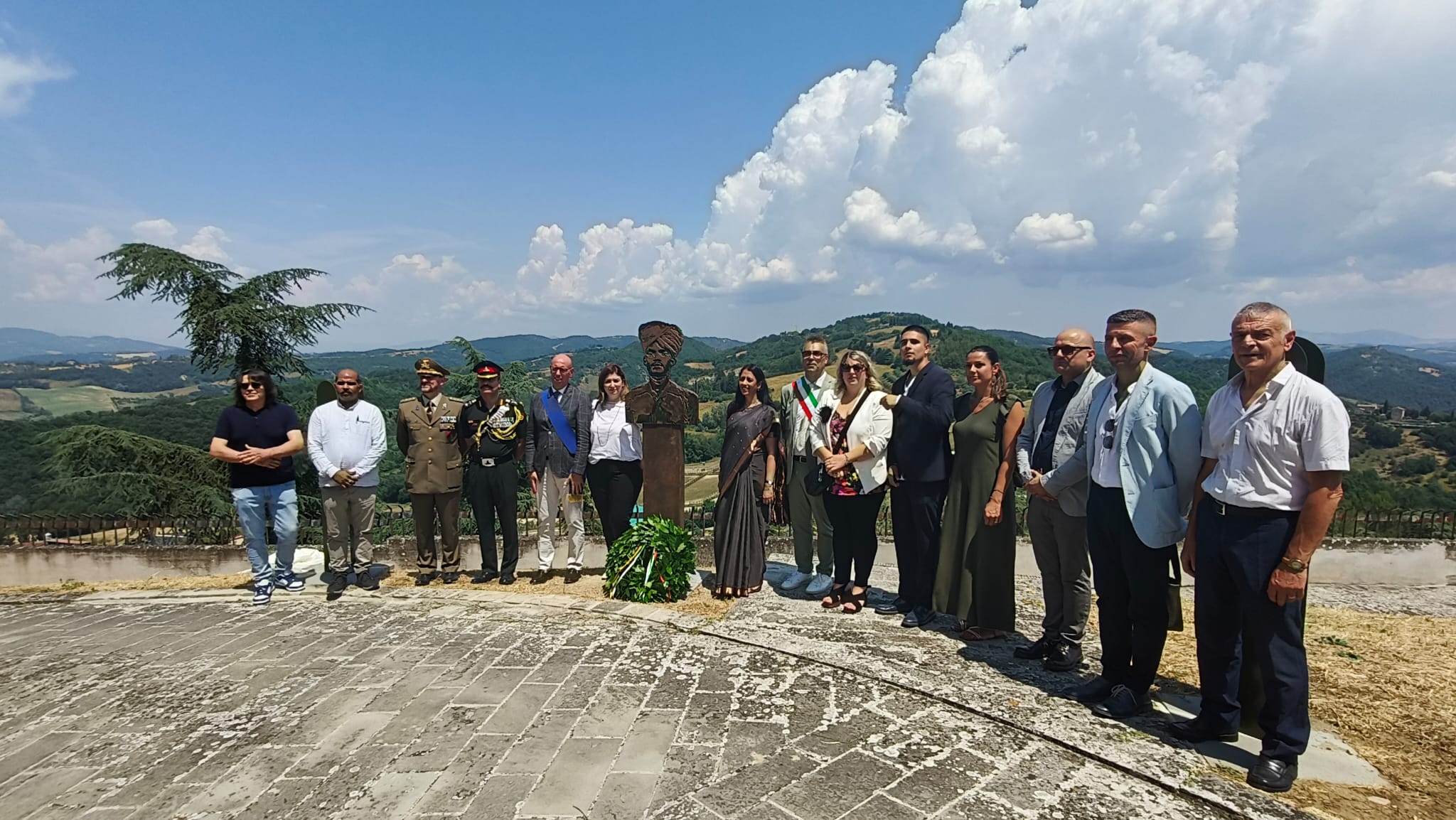 Inaugurata a Montone la scultura in bronzo in memoria del soldato Yeshwant Ghadge