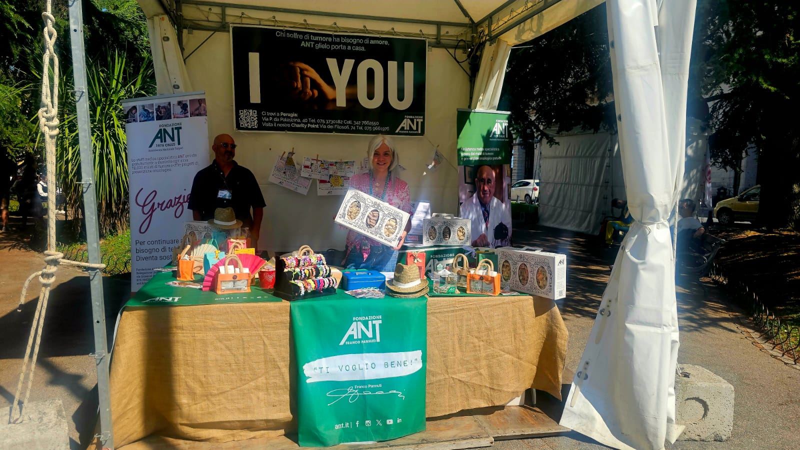 Immagine dello stand ANT nel centro storico di Perugia in occasione di Umbria Jazz