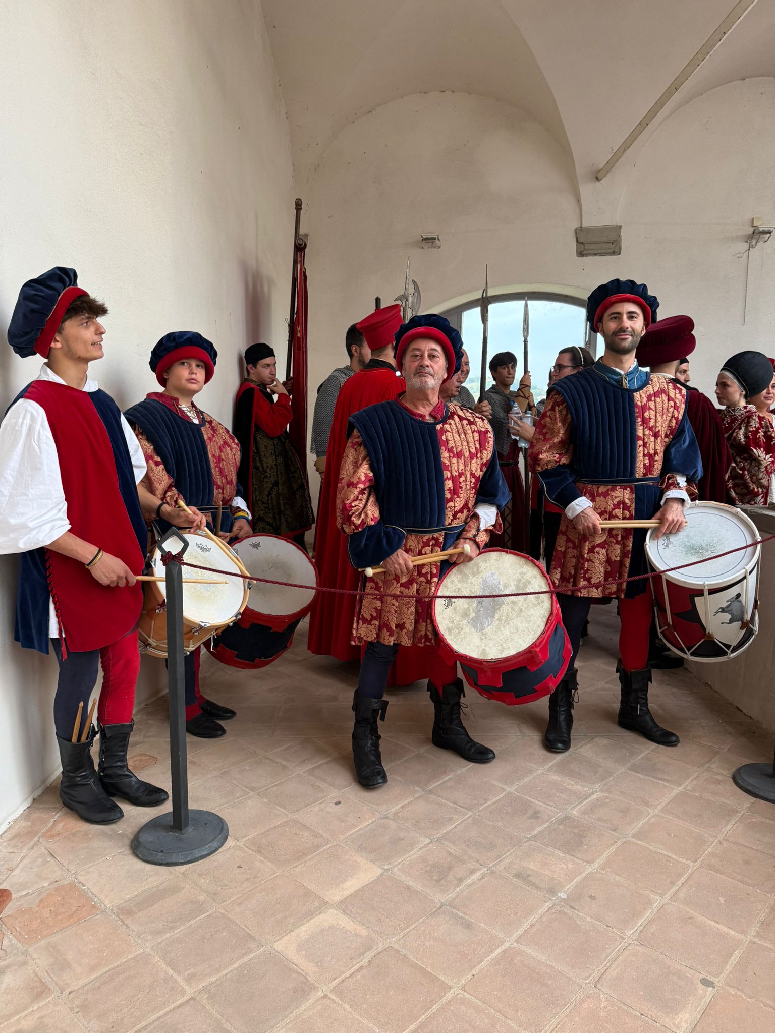 immagine corte storico Donazione della Santa Spina 