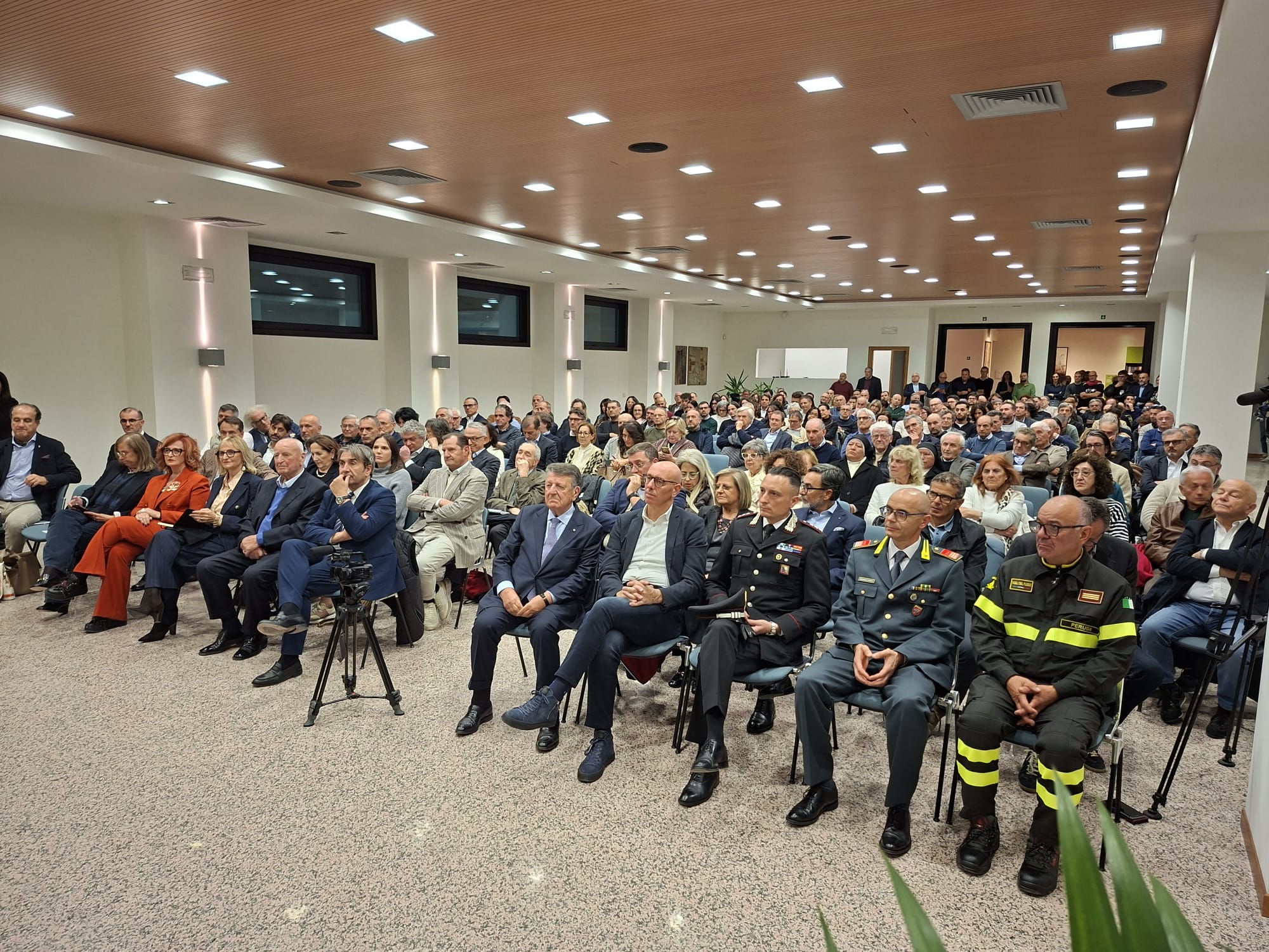Immagine dell'inaugurazione della “Biblioteca in Fabbrica”
