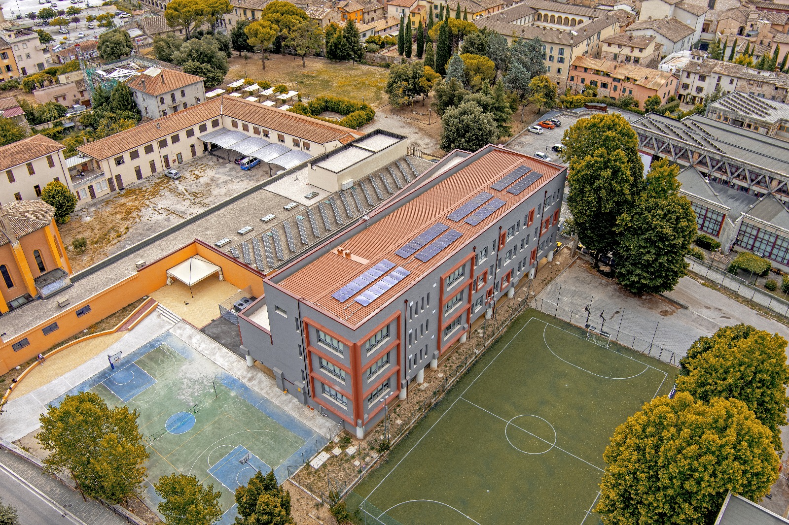 Veduta dell'alto della nuova scuola