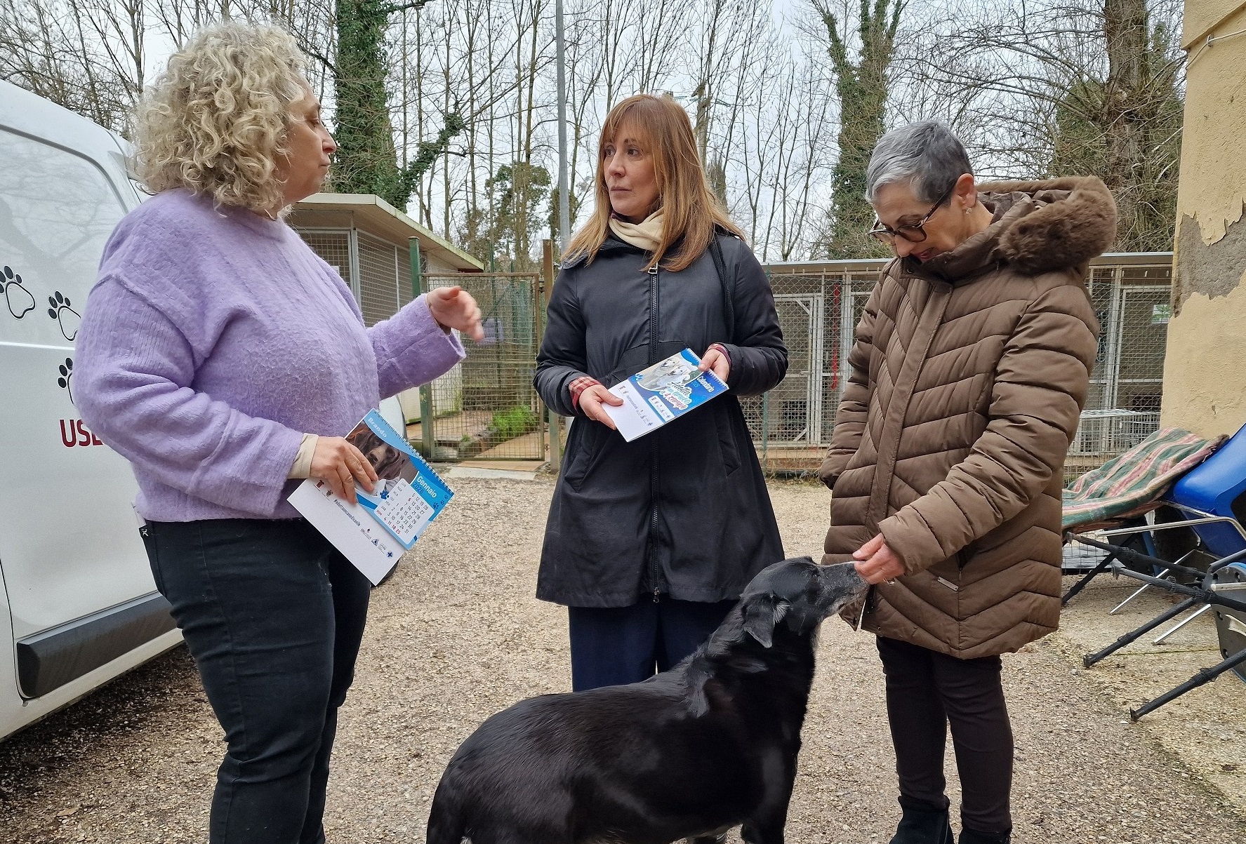 Sportello a 4 zampe – Parte da Collestrada la consegna dei calendari pro adozione Sportello a 4 zampe – Parte da Collestrada la consegna dei calendari pro adozione