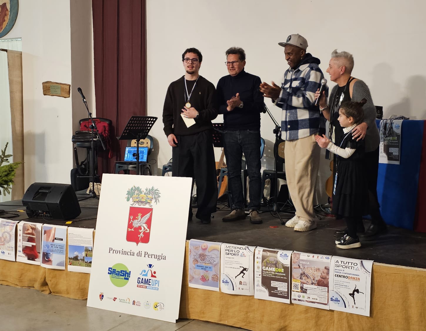 Le premiazioni del torneo di calcio