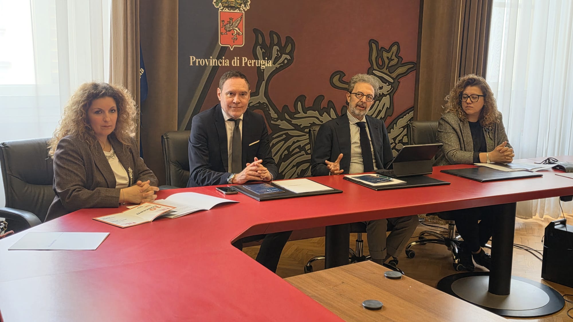 Presentazione di NOTE VERE 