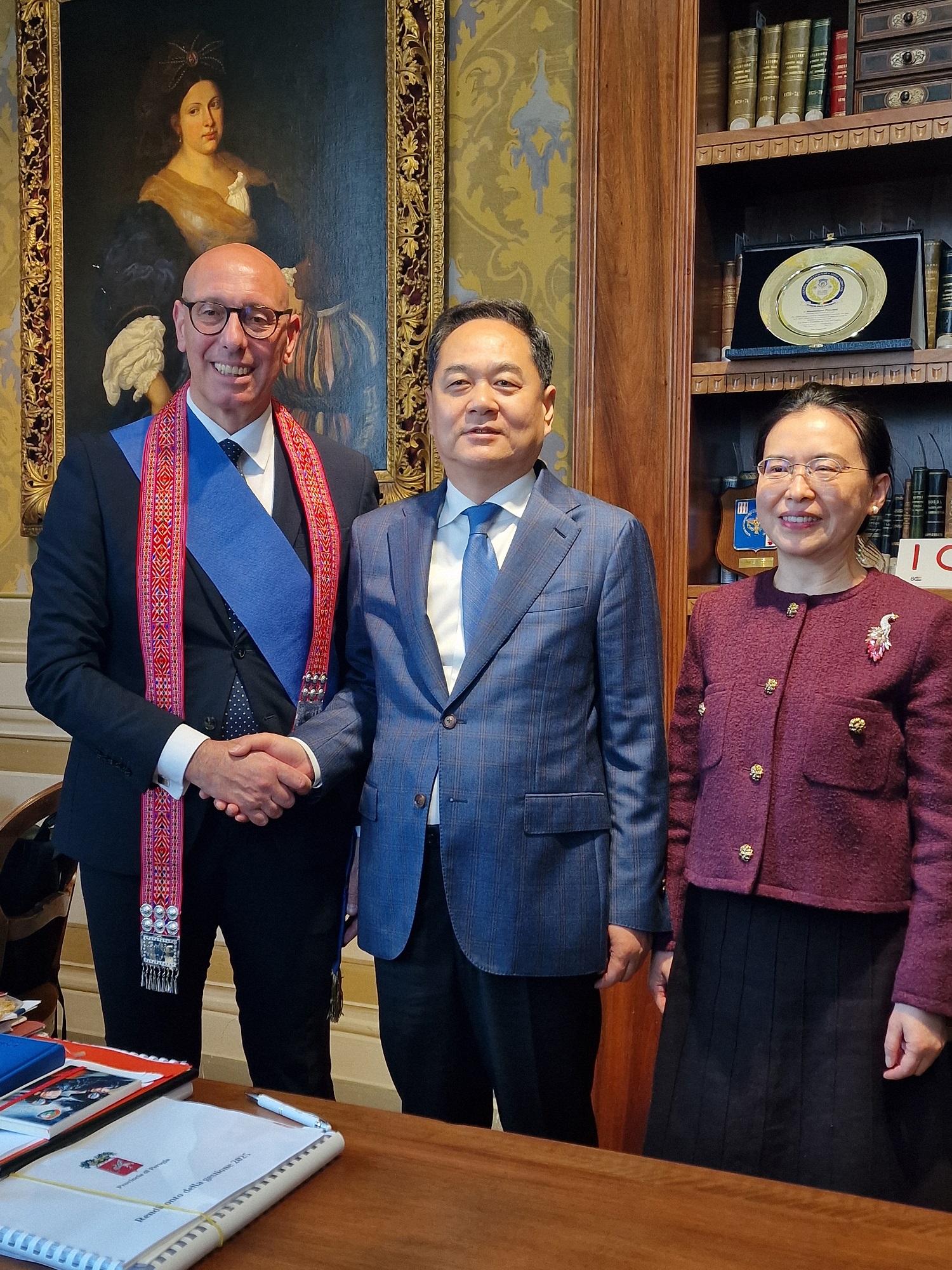 Il presidente Presciutti con il ministro Wanming e il console Qi